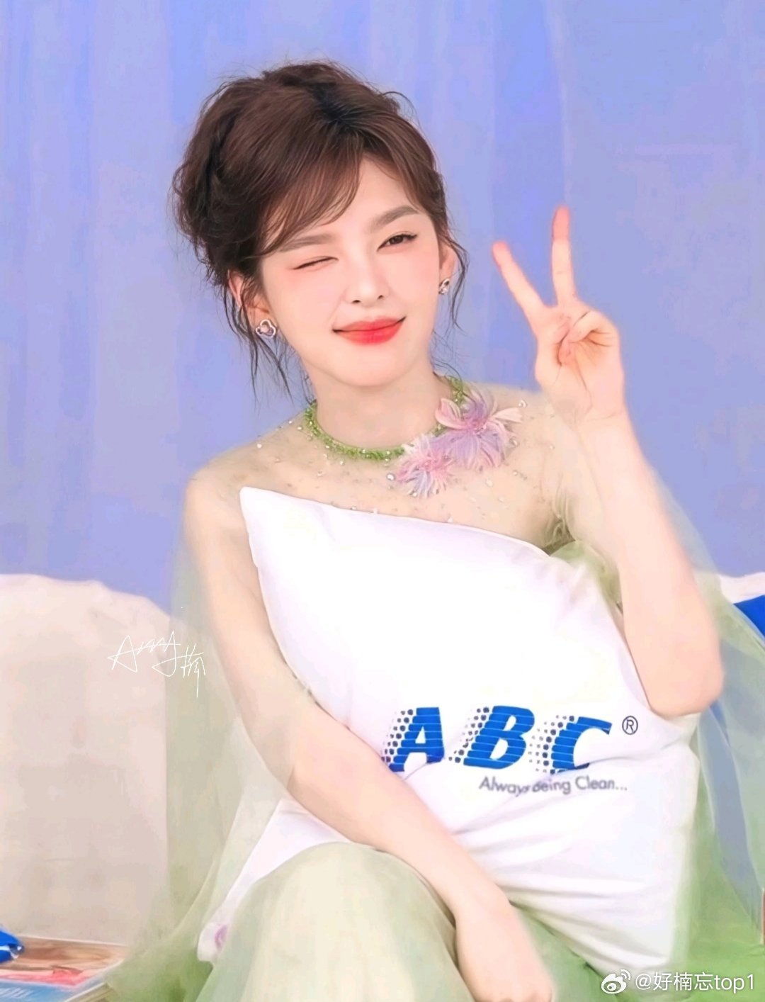 #章若楠[超话]# 小印章找我发展口牙 自修图禁拿
1r一张 ​