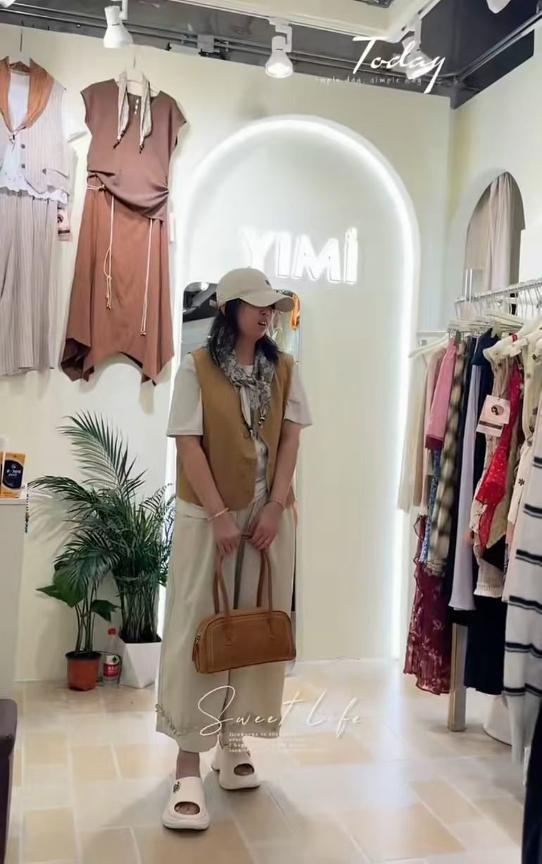 近日挖到一家巨巨巨温柔百搭的服装店温柔韩系、简约通勤、慵懒休闲等都有！...