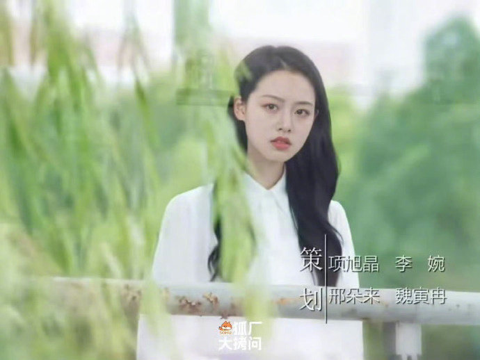 #一笑倾城女主是真人演员不是ai# 
#王朱悦向观众道歉# 
这个女主角是真人演员哦…叫王朱悦！拍过很多短剧也客串过长剧…不是ai[哈哈]据说现在已经转幕后了[打call] ！！ 本人也发了回应..向观众道歉毁了观众心里的角色..希望给她一个机会.. [抱抱] ​#娱乐[超话]# ​