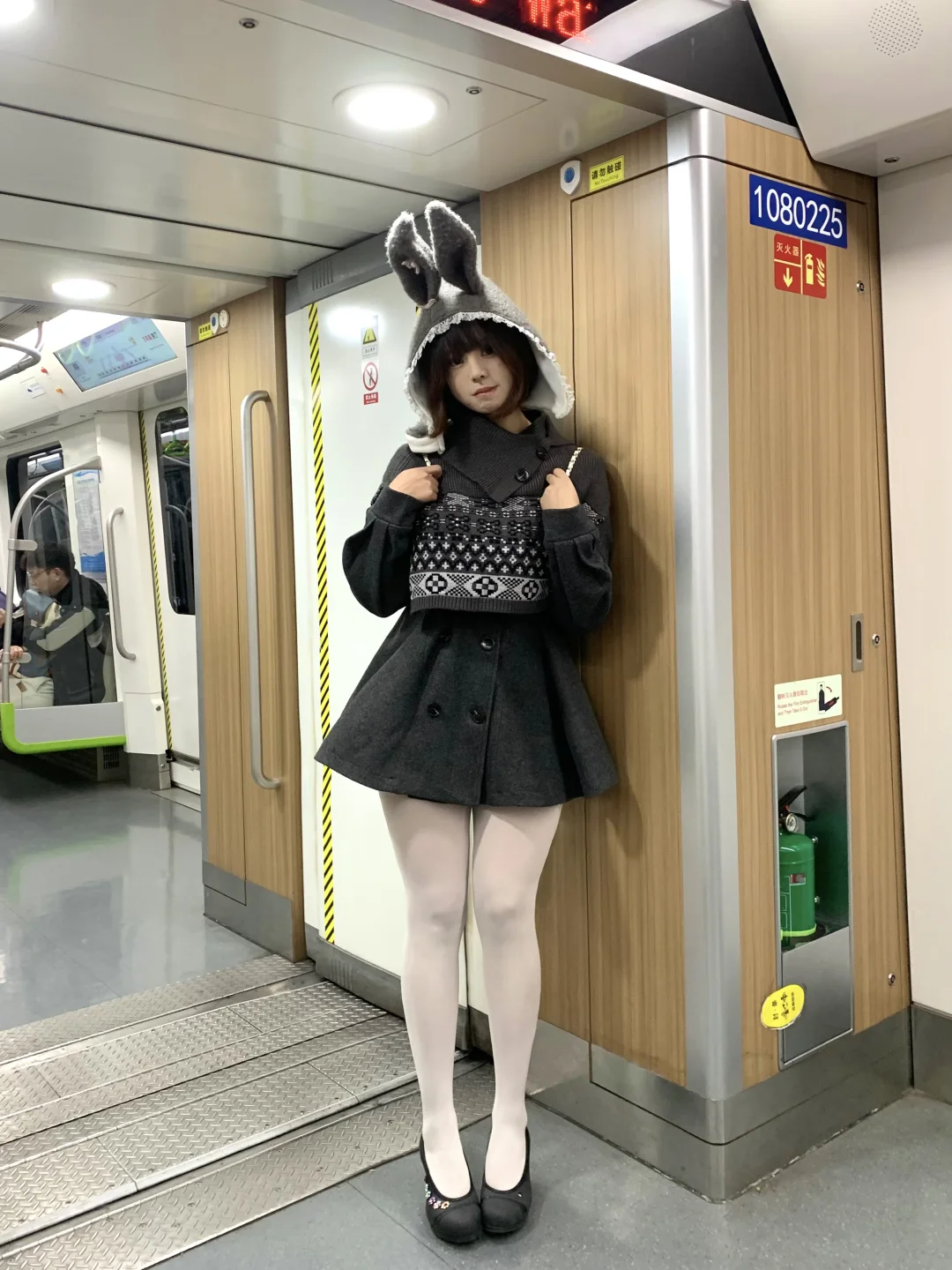 地铁遇到一个肉腿兔兔