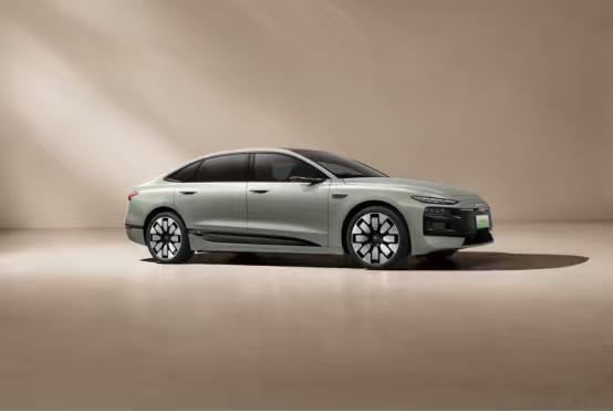 一汽奥迪A6L e-tron走了一条不一样的路，不卷参数卷体验现在的电...