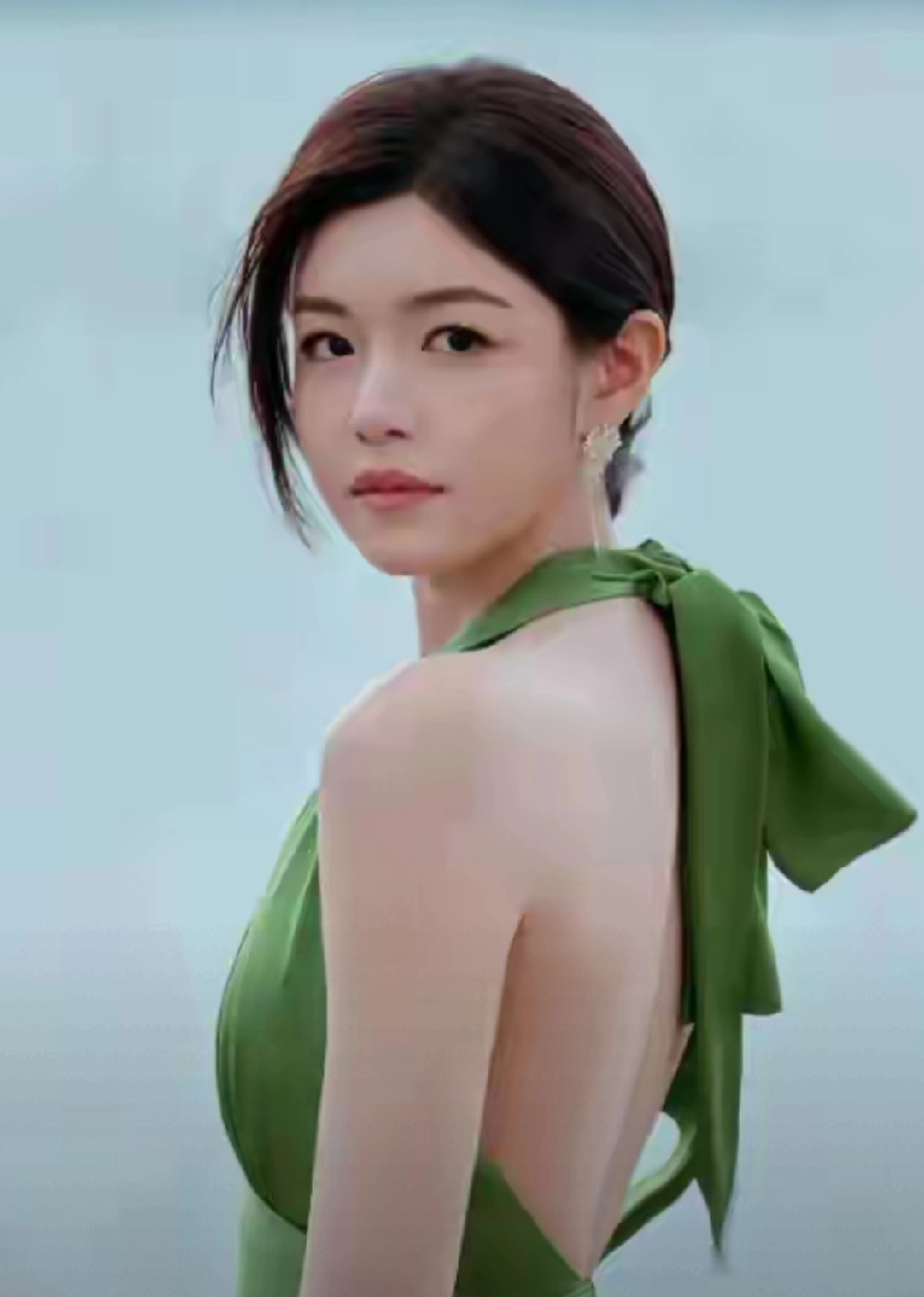 传携新男友带娃游泰国，陈妍希10字坦白现状
 
    离婚后的陈妍希事业回温，却总被私生活传闻困扰。近日，网传她带着儿子和新男友同游泰国，绯闻迅速冲上热搜。
 
             对此陈妍希不再沉默，工作室直接晒出团建合照，配文“公司团建，闲事勿扰”辟谣。经纪人也直接否认恋情，十个字道出当