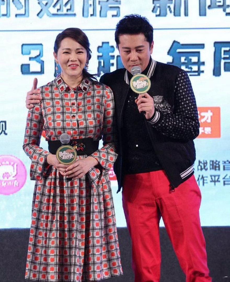 这才是线下伊能静无滤镜的样子，让不少网友直呼，“”以后再也不相信滤镜上了。但是伊能静已经58岁了，这个状态已经很好了，而且比起她的颜值，更多人是欣赏她的才华好吧。 ​