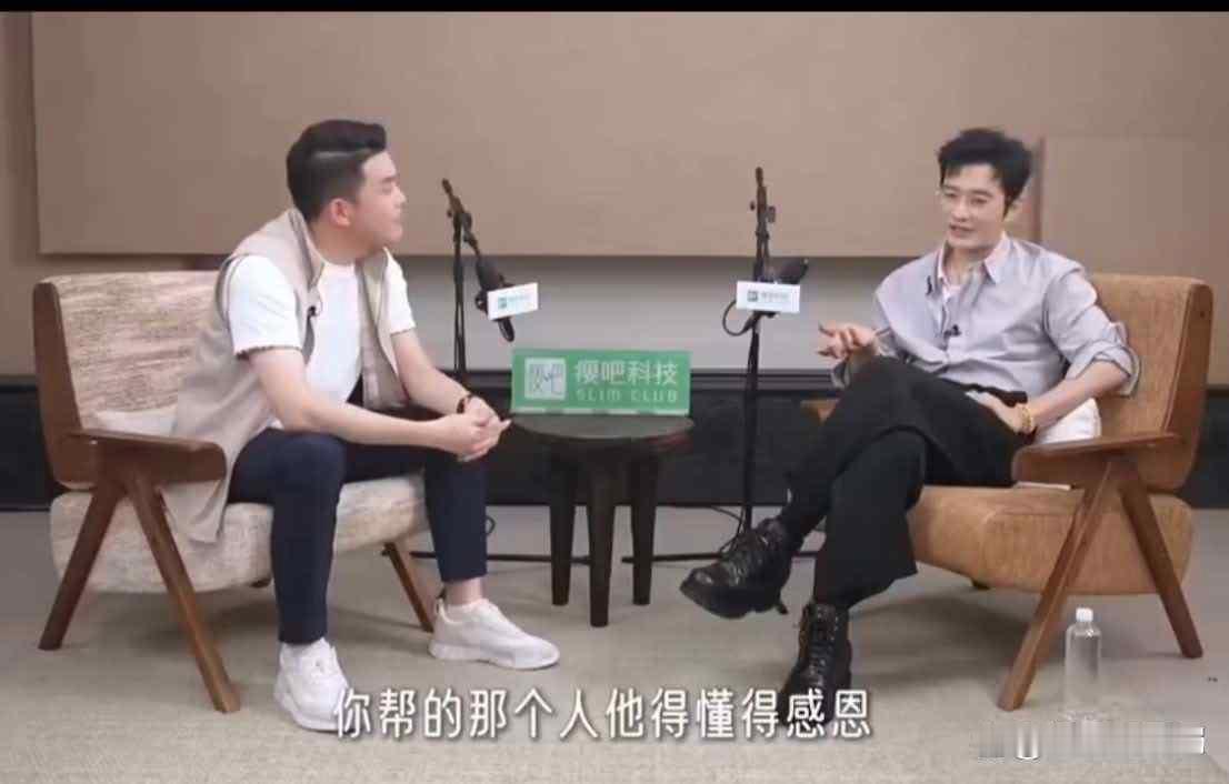 黄晓明说我帮了太多白眼狼不点名，黄晓明在内涵谁登上热搜？ ​