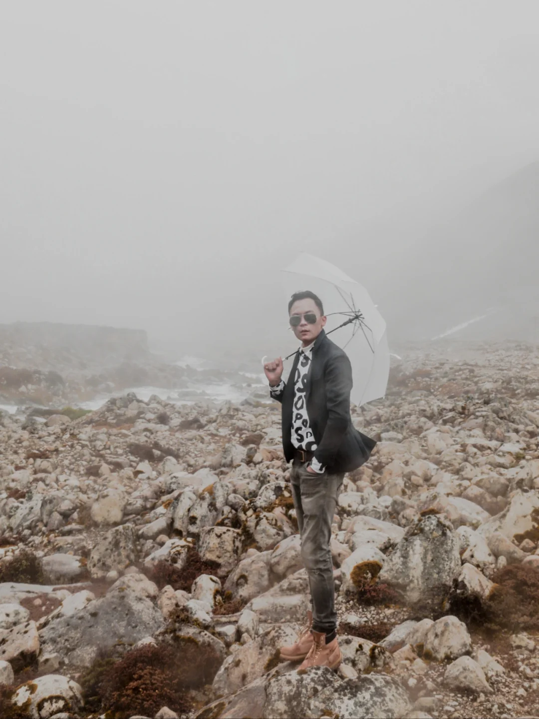 在库拉岗日遇见水墨画般的石头美景！