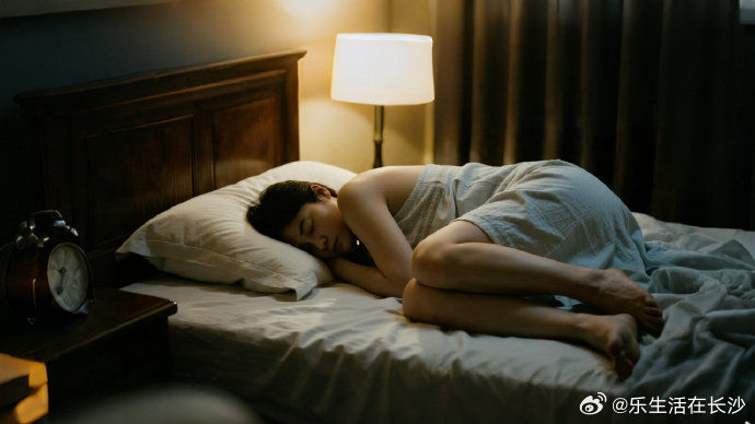 都知道熬夜伤身体，但有时候熬夜总是在所难免。其实，熬夜对身体的伤害...