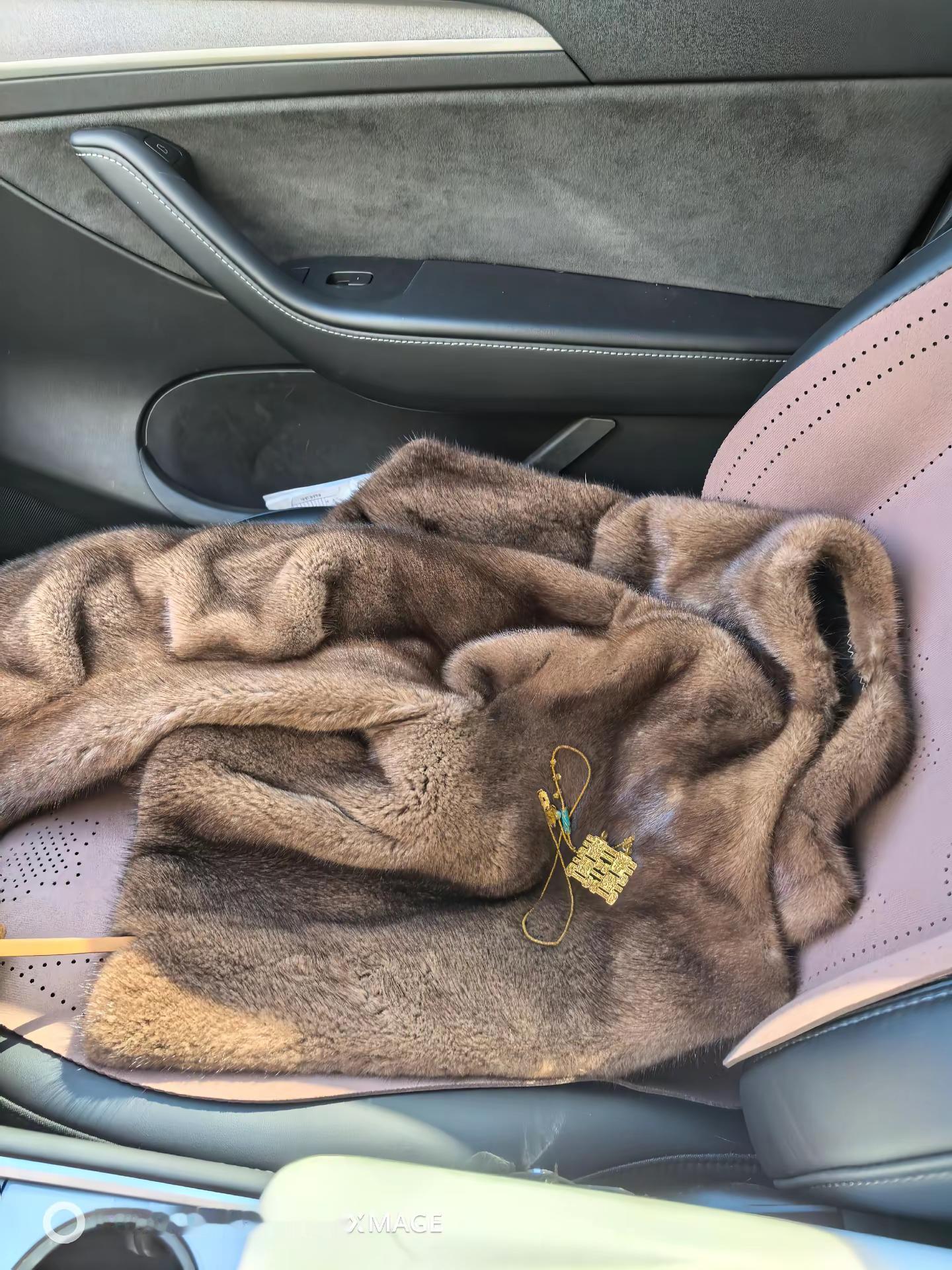 成熟女人的三大标志:穿貂，买黄金，听凤凰传