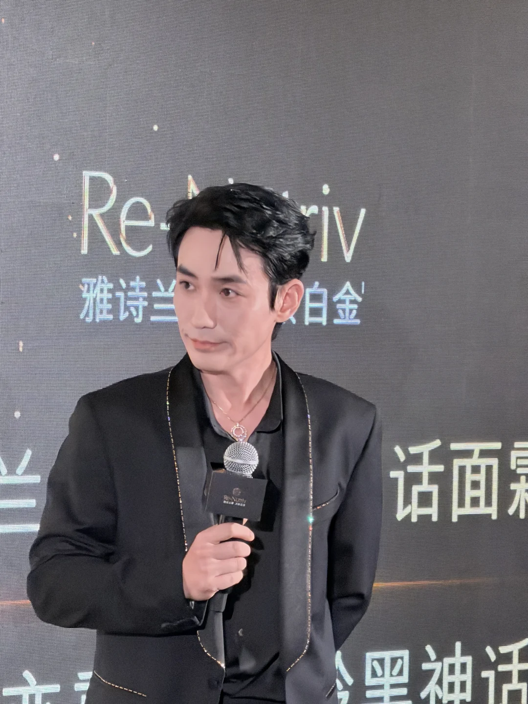 近距离的美貌！朱一龙！