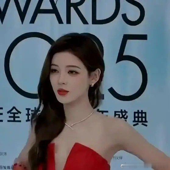 《张予曦，身材和颜值并存，大方得体美丽漂亮》播放量：195
作者：前车之鉴师后 ​