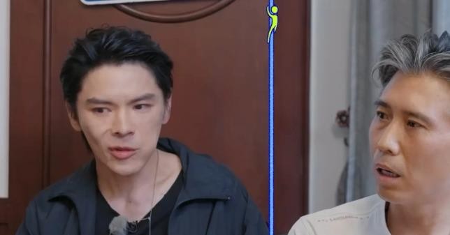 李乃文在节目里随口问向佐你弟弟做什么的，向佐答做餐饮在内地，李乃文接着问那老头老太太平时也见不着这俩儿子吧，向佐低声说见不着。这两句对话看着轻飘飘的，底下压着的却是向家好几年没翻过去的账。向佑微信被向太拉黑过，想回家得通过秘书传话，向华强那边也是拿没时间当理由把见面推掉。事情到今年有了点转机，六月份