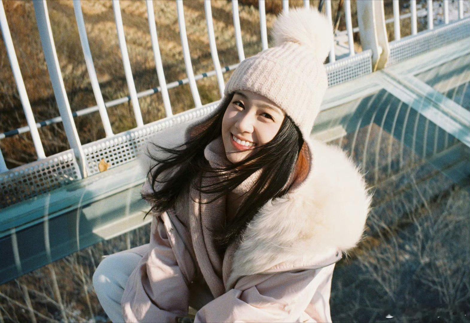 #包上恩[超话]# bse#任瑶期#bse#包上恩窈窈有期#
你和雪有一个共同点 遇到一丁点温暖就轻易融化
​