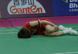 决胜局两度抽筋倒地，医疗暂停后爬起来接着打，最后21-17拿下比赛。你...