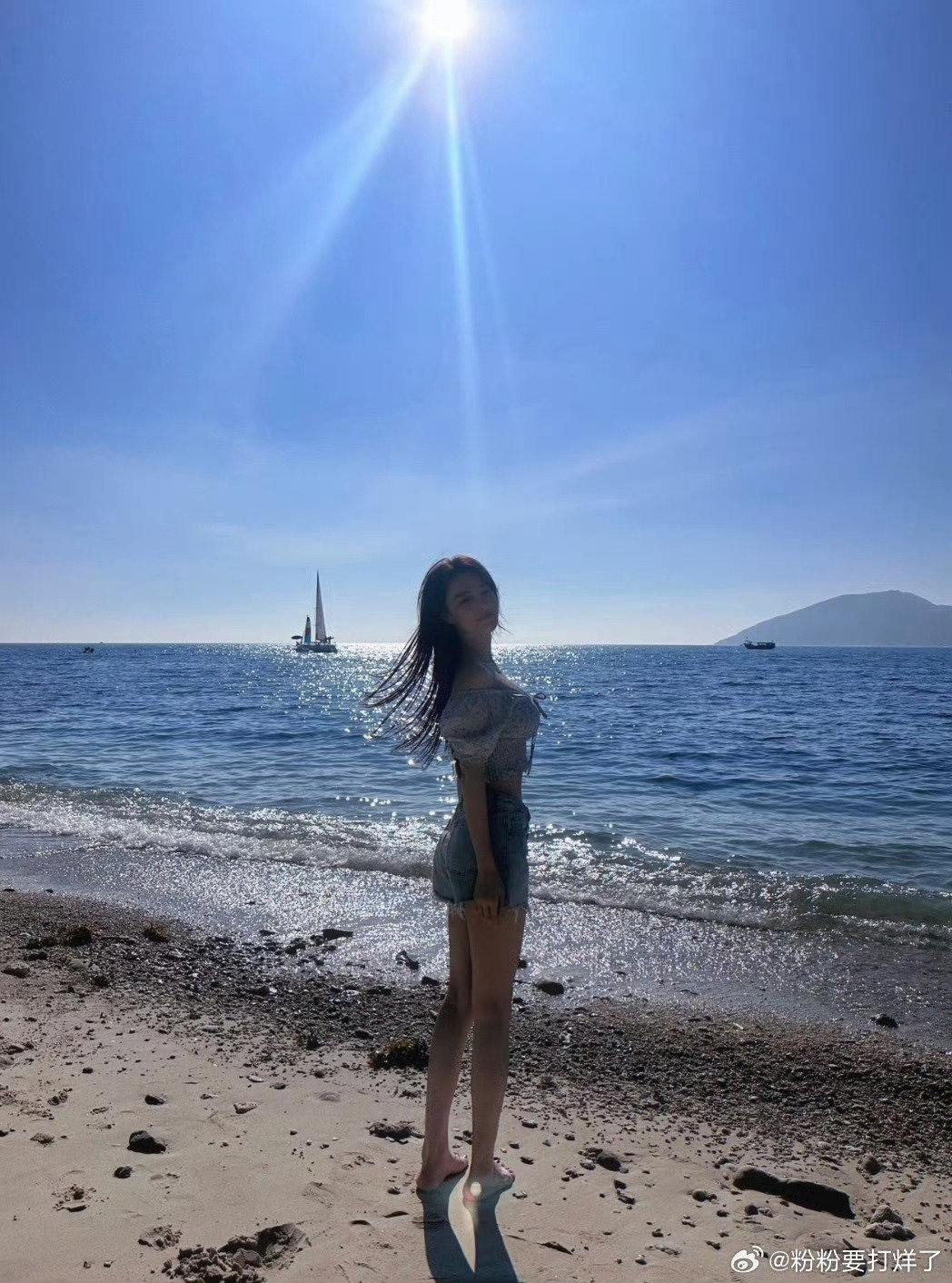 #新浪娱乐[超话]##张馨予瘦成啥样了# 镜头里的状态好惊艳，腰背挺直，四肢修长，整体身形特别舒展大气 ​