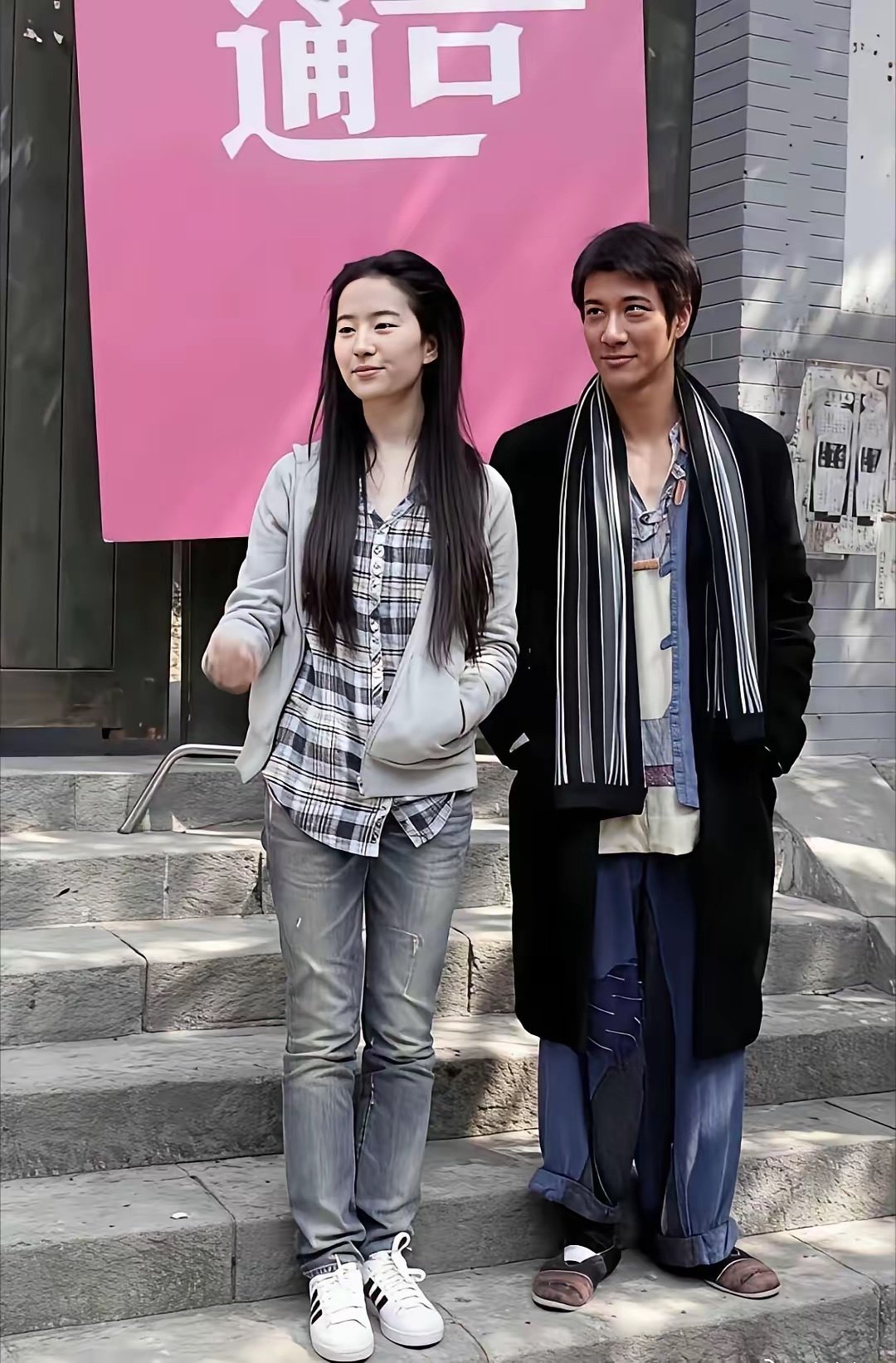 这应该是他最想删除的照片吧 ​​​