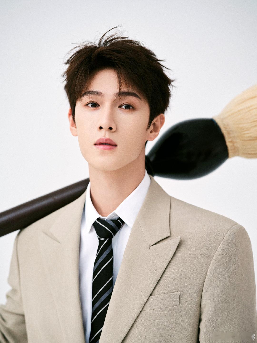 #李昀锐言尚# 💚#李昀锐陆一航﻿# 💚#李昀锐宇文良时# 

你是藏在云层里的月亮，也是我穷尽一生寻找的宝藏。

​