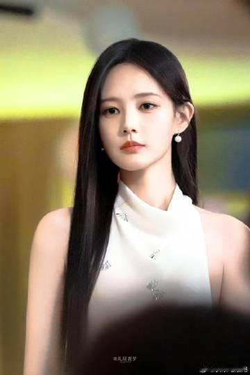李一桐美人余东方卫视上星播出李一桐美人余只有李一桐有艺名每次看李一桐的作品，总能感受到她对人物的用心。这次《美人余》上星，已经悄悄把开播这件事记在心里了。