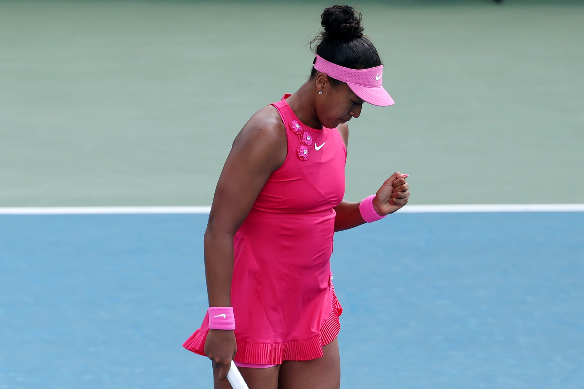 WTA500华盛顿站1/4决赛，伊埃拉6-3、6-4战胜二号种子斯维托...