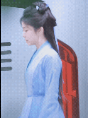 谭松韵古装好有感觉，第一个画面，蓝衣美女的侧颜真的绝了，像一株淡雅的兰...