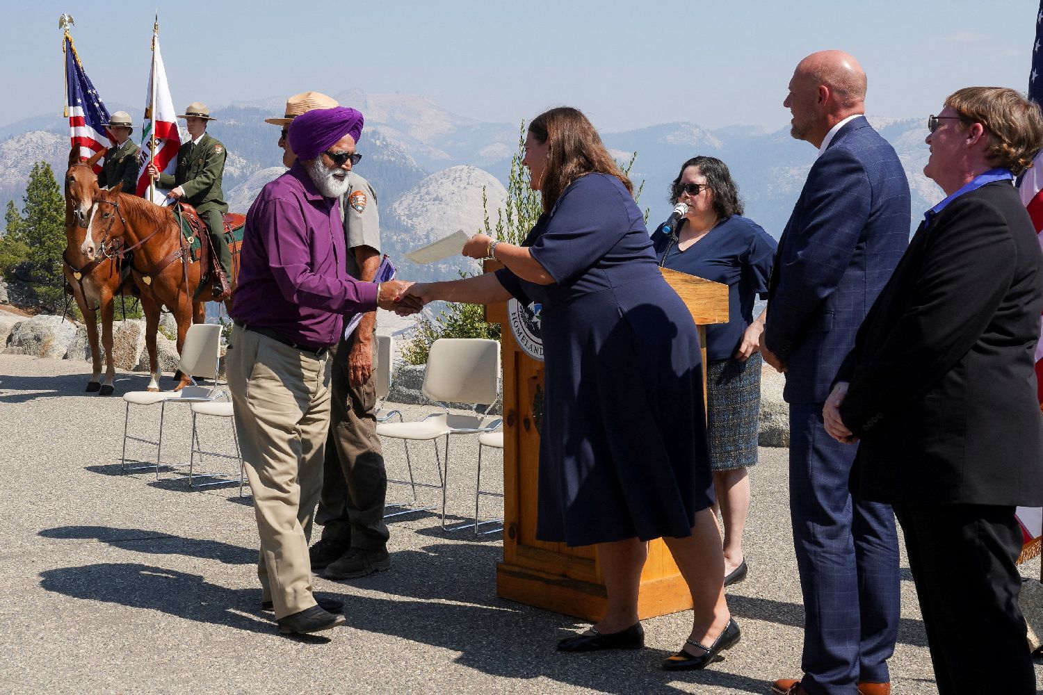 【联邦政府拟推动大规模剥夺归化国籍】特朗普政府计划在2026财政年度大...