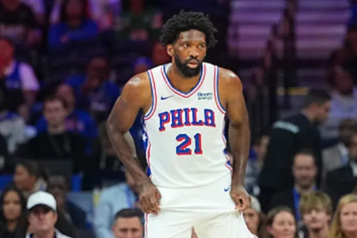 加内特：76人是马克西的球队，因为乔尔-恩比德上场时间不够

近日，前NBA球员凯文-加内特在播客节目《KG Certified》中谈到了76人球员乔尔-恩比德。

加内特表示：76人是马克西的球队，因为乔尔-恩比德上场时间不够。

“那个大个子状态不好，他状态很差。这支球队就是马克西的。乔尔-恩比德打了30场比 ​