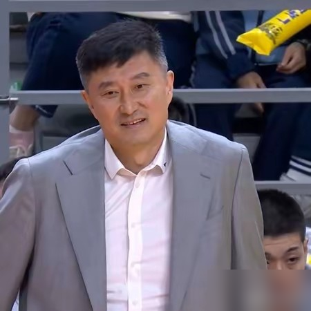 杜锋终于不忍了？惨败广州后，他一句话撕开广东队最后的遮羞布。 你看那...