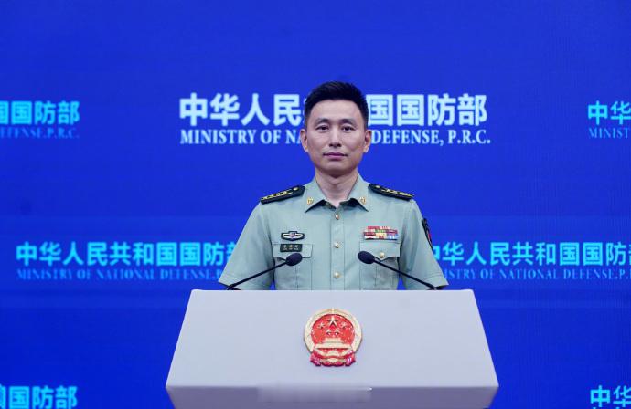 【#新时代征兵工作更加阳光透明#】#2026全国征兵#

8月27日下午，国防部举行例行记者会，国防部新闻发言人张晓刚大校答记者问。

记者：近期，“阳光征兵 你我同行”系列动漫短视频在新华社、人民日报、央视新闻，以及抖音、快手等平台发布，引发广大网民讨论关注。请进一步介绍有关情况。

张晓刚：强 ​