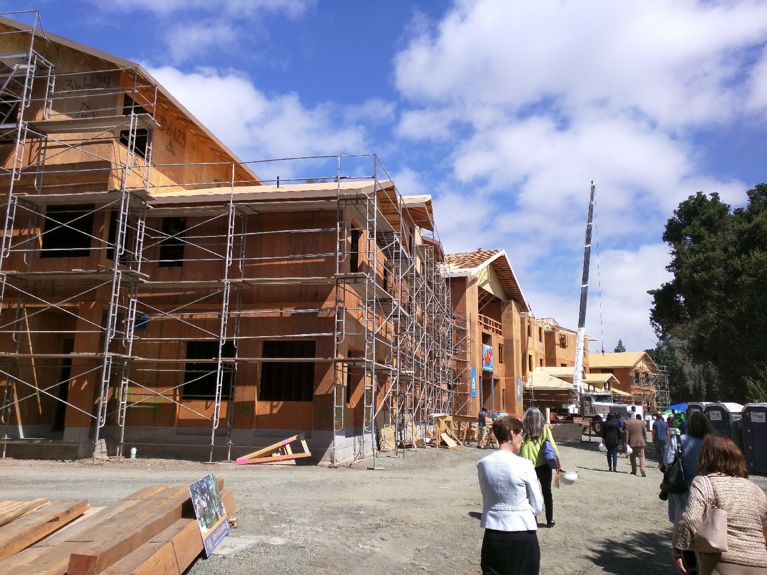【报告：桑尼维尔住房建设严重滞后】一份最新城市报告显示，尽管桑尼维尔拥...