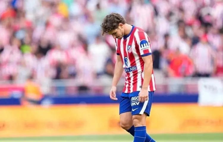 据The Athletic报道称，官方方面，马竞一直坚称阿尔瓦雷斯在本...
