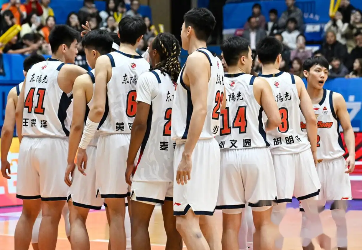 北京时间4月28日， CBA季后赛12进8正式打响， 广东辽宁等传统豪...