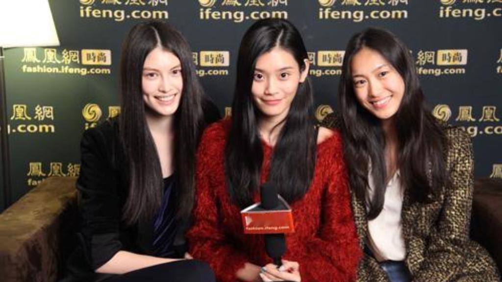 只统计三人依靠自身事业积累的资产，排名依次是刘雯、奚梦瑶、何穗。刘雯常年手握多个国际奢侈品牌代言，靠模特工作积攒下的收入领先另外两人。
 
如果把配偶的资产一并纳入计算，排名会发生明显变化。奚梦瑶丈夫的财富体量很大，两人合计身家远超其余两位。调整之后的顺序变成奚梦瑶排在第一位，其次是刘雯，最后才是何