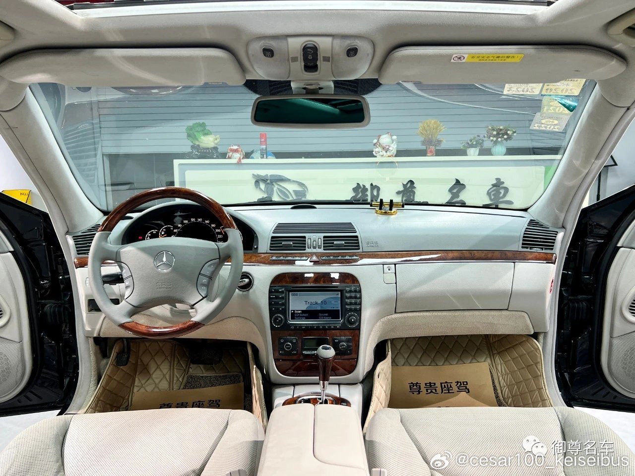 这辆开过的奔驰S350(W220)，安全行驶15.8w公里，极品车况也很正常，底盘特别质感，情怀老车真是十分激情，开起来还是舒服多了，依然是最喜欢的W220 ​