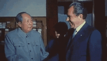 中华民族的历史上出了很多政治家、思想家、文学家、诗人，但这些人给中华民族带来力量了吗？孔夫子让中国的老百姓给皇权贵族跪了上千年，当列强带着钢枪、带着洋炮踏入中国，瓜分国土，欺凌百姓的时候，我们毫无抵抗之力啊！中华力量，中华精神是毛主席带领800壮士上井冈山，从那个时候，一盘散沙的中国人有了团结的意识；有了敢于抗争的勇气和胆量。直到后来跨过鸭绿江，将以美国为首的16国联军，硬生生地打回了“三·八线”以南，这就是中华精神和中华力量！在这个世界上，不要想着用什么武器去打败美国，任何武器都不可能打败美国，能打败美国的只有毛泽东思想，有一个强大的思想才能打败美国，有些人绕开毛泽东思想去谈中华民族的精神和中国力量，你的力量从哪里来？你的精神从哪里来？