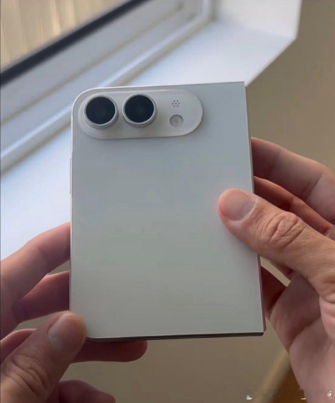 今年最值得期待的应该就是这个iPhone Ultra了
按美元定价换算过来
我觉得15999这个起售价可能比较准

#你接受iPhone18涨多少# ​