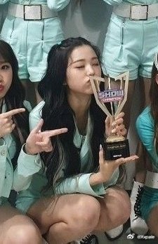 #张元英周边中转站[超话]#  出 ive izone 张元英 签名拍立得 亲签拍立得 
1.1w ​