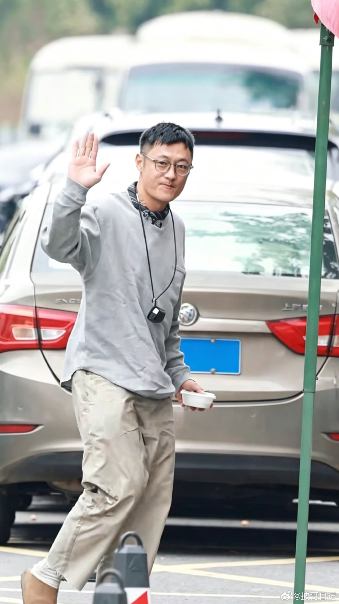 曹骏、陈若轩、米卡、艾热、王以太、余文乐、颜安、姚琛、郭晓东哥哥上班啦，冲冲冲[打call]
#披荆斩棘[超话]##披荆斩棘##曹骏带大家云逛披哥宿舍# ​