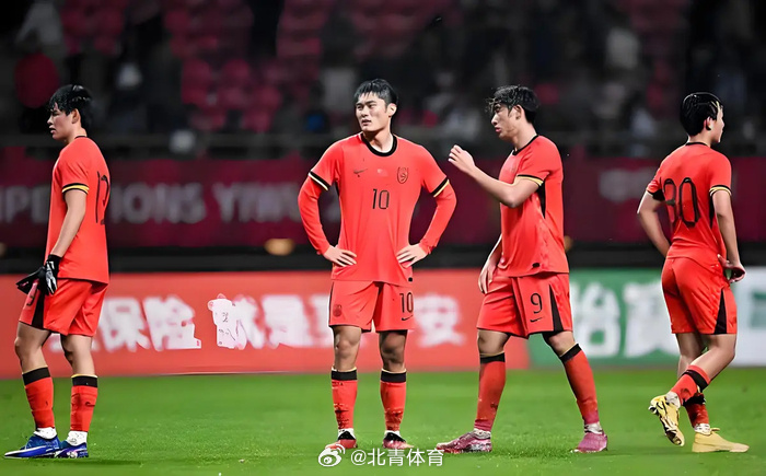#U19国青男足熊猫杯过招亚洲3强# 

在将于11月开启的国际足联国际比赛日窗口期，中国男足各级国字号队伍将“多箭齐发”，为各自大赛练兵。其中，2007年龄段中国U19男足将参加在成都举办的2026年熊猫杯国际青年足球邀请赛，对手为韩国U19、越南U19、阿联酋U19三支同龄队伍。这组对手的实战质量有保证， ​