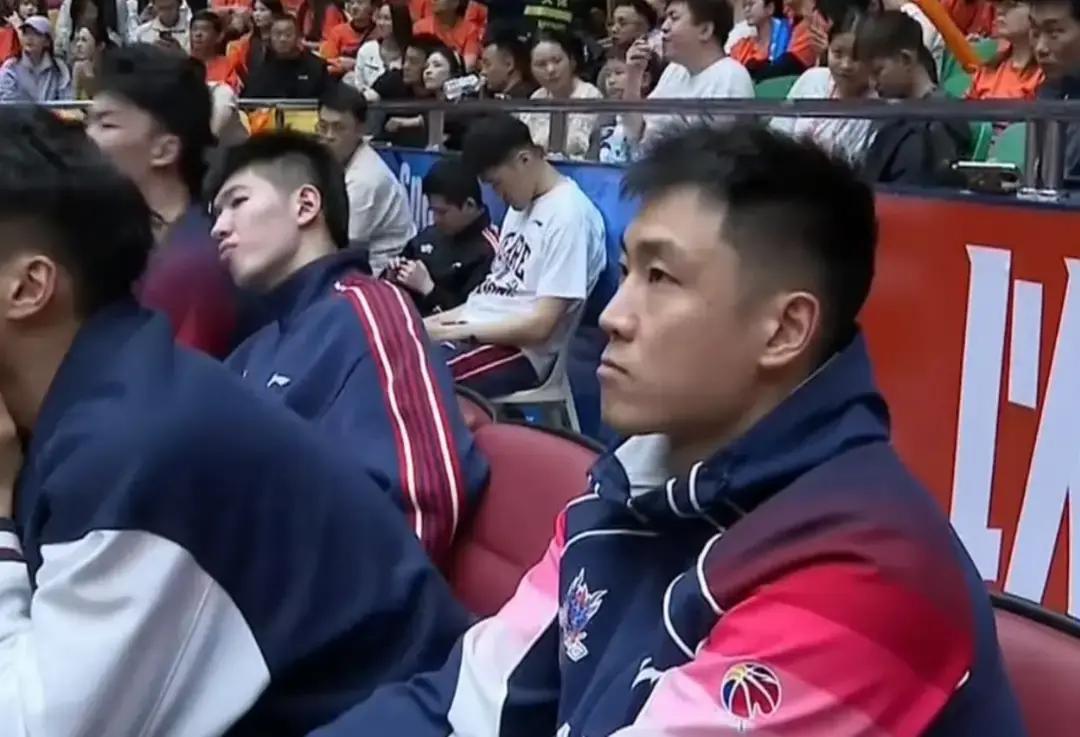 这场球输得难看，不是某一个人手感差那么简单 高诗岩临时缺阵，山东男篮后...