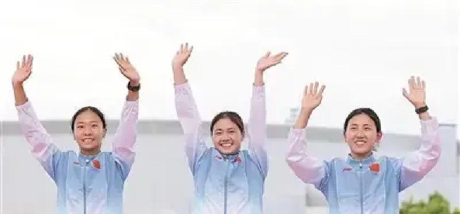 亚运首日11金：13岁于子迪破张雨霏纪录，王子菲世界第一却个人赛爆冷仅第五，新赛制下中国队抓机遇还是被考验
现代五项女子团体决赛现场，付静在障碍跑环节跑出27秒39的全场最快成绩时，看台上的教练组攥紧了拳头
这块首金来得正是时候
马术退出、障碍跑加入、整场比赛压缩到90分钟内完赛，现代五项的新赛制第