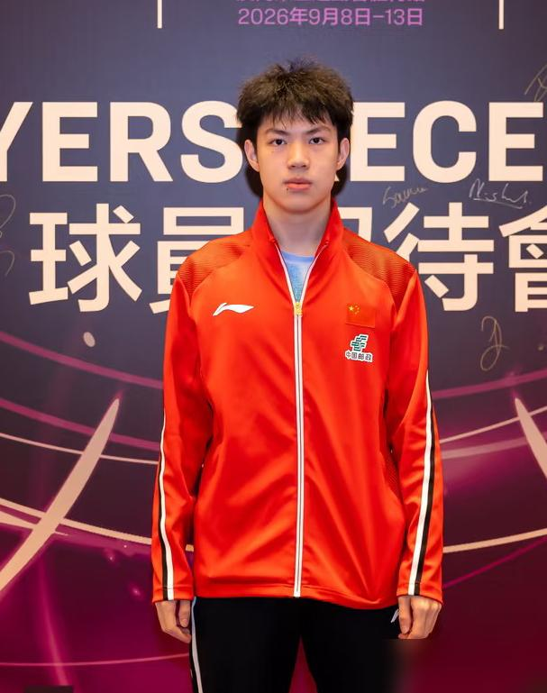 2-3输给美国选手！全锦赛男单冠军落到一轮游的下场，国乒新生代的底裤快被扯没了。
9月9日澳门冠军赛，小将黄友政败给美国人贾哈。整场比赛接发球全靠猜，被对面的高抛发球耍得团团转。第二局5-1开局被逆转，决胜局领先后连丢5分直接崩盘。不会算球，只会发死力，领先就不知道怎么打。
这就是国乒年轻人的通
