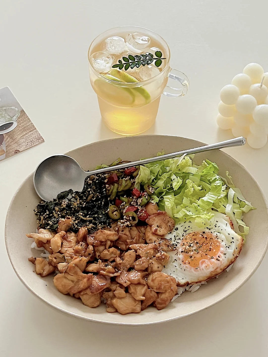 好吃不胖的鸡胸肉生菜盖饭🍱苹果醋🍹