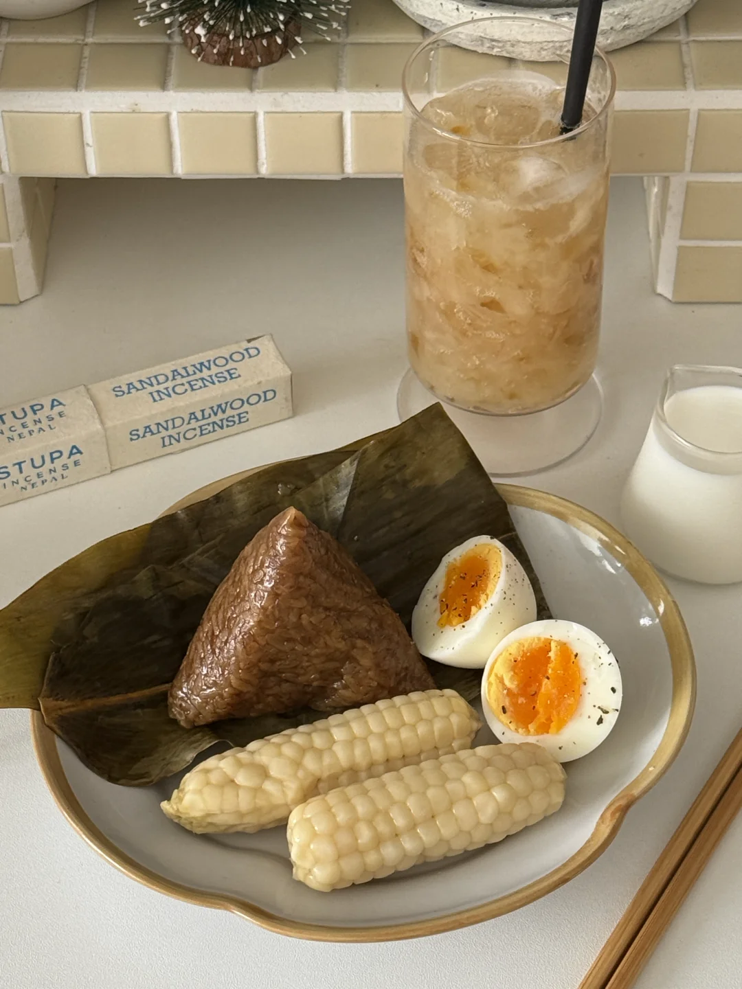 早餐🥢｜藤椒牛肉粽&银耳桃胶牛奶🥛