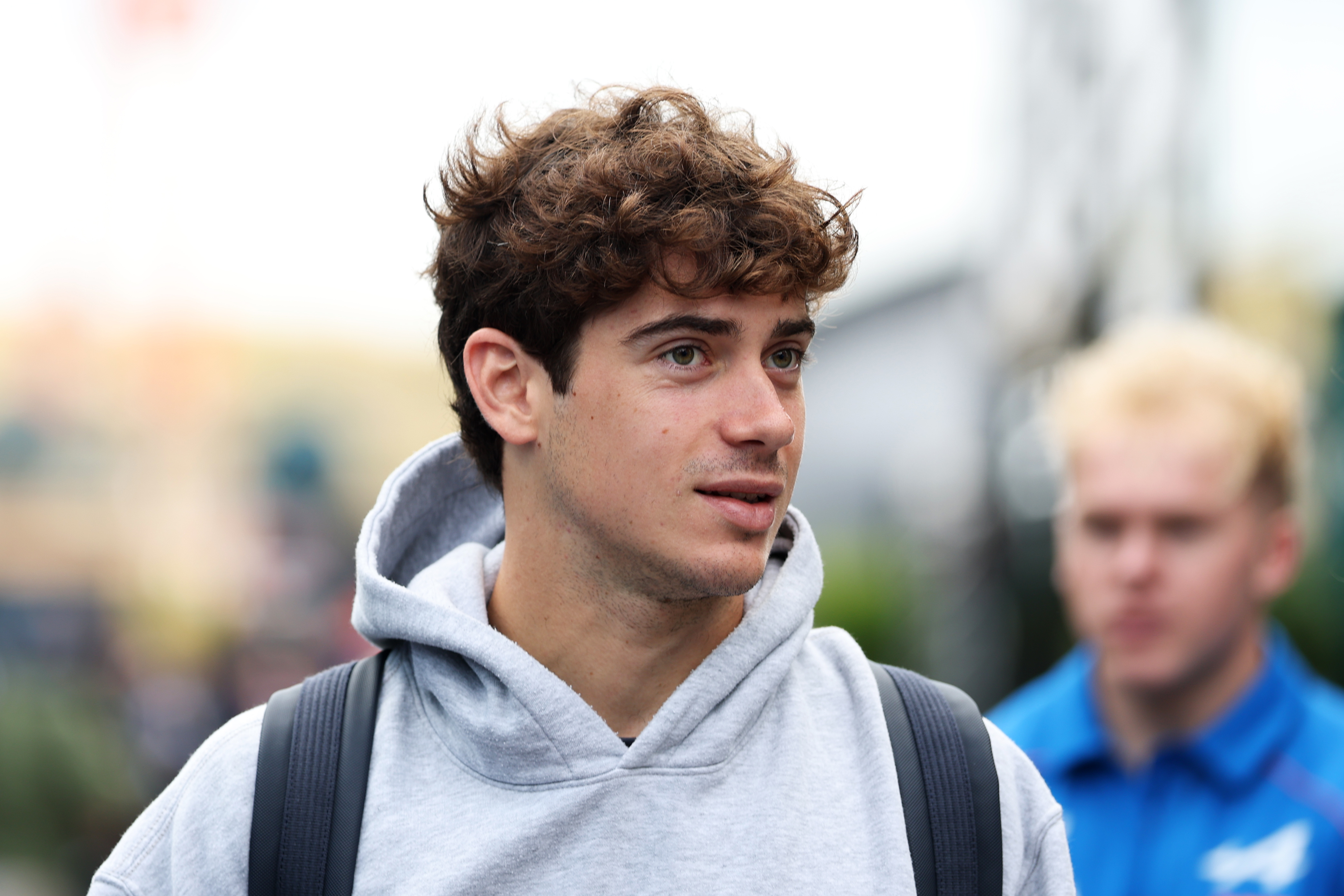 久违的围场，久违的面孔😆

🇳🇱赞德福特媒体日，上班！

#F1[超话]##2026F1荷兰大奖赛# ​