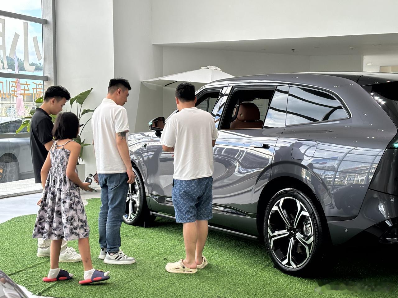 一台中大型SUV，麋鹿测试能跑80km/h是什么概念？——同级最快，跟...