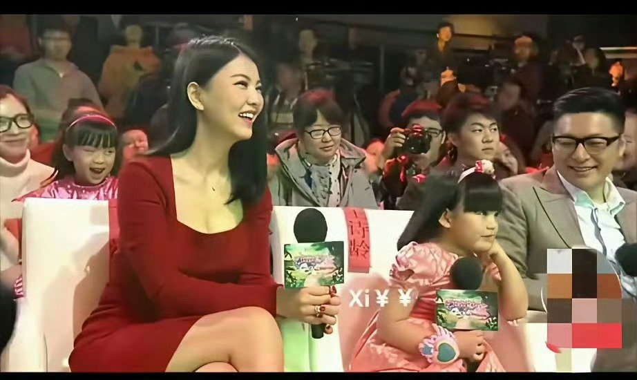 李湘当年还是大美女一枚，虽然生了女儿王诗龄，身材也没有走样 ​