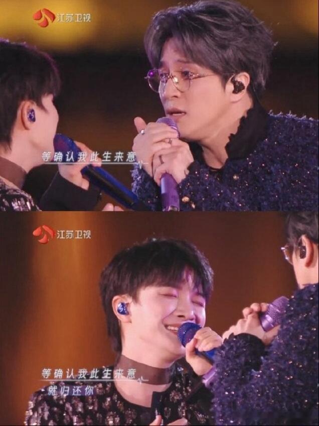 #周深别太想薛之谦了#周深这个小举动好戳，脱口秀即兴开唱老薛的经典歌，好友之间的羁绊藏在旋律里，真的想听两位天赋歌手再度合唱。 ​