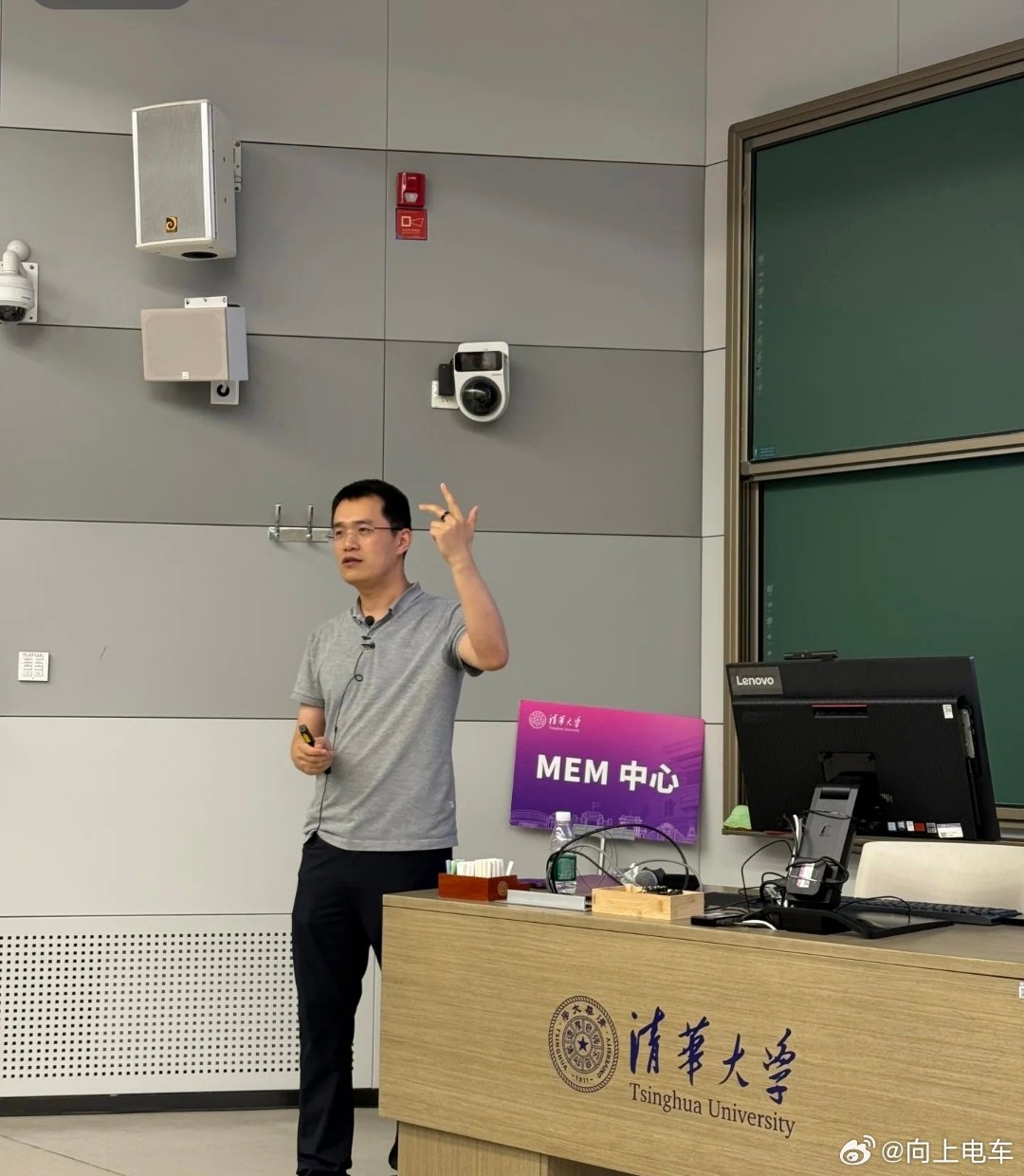 #大v聊车# 王腾离开小米之后，还能被清华大学邀请讲座，该说不说王腾离开小米，是人生当中最大的，选择，要不然后面人生成就，绝对很高。 ​