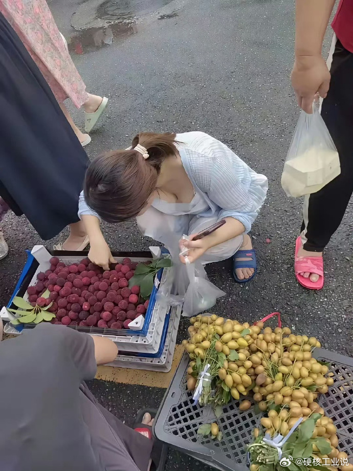 我们现在这边的杨梅一斤8块，你们那边多少钱？ ​​​