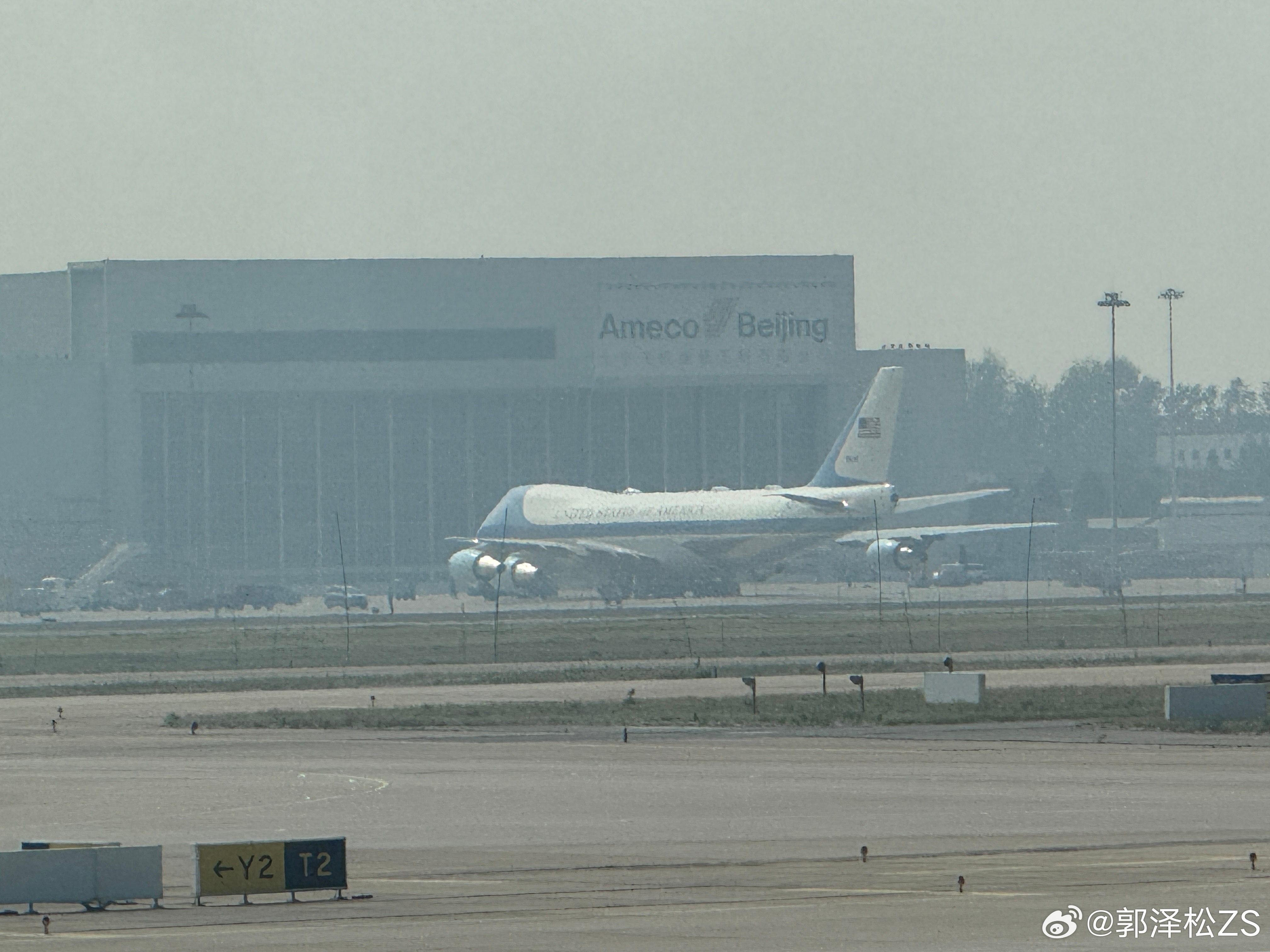 远机位福利手机长焦怒吊 Airforce One，明天这会儿该返程了吧​​​