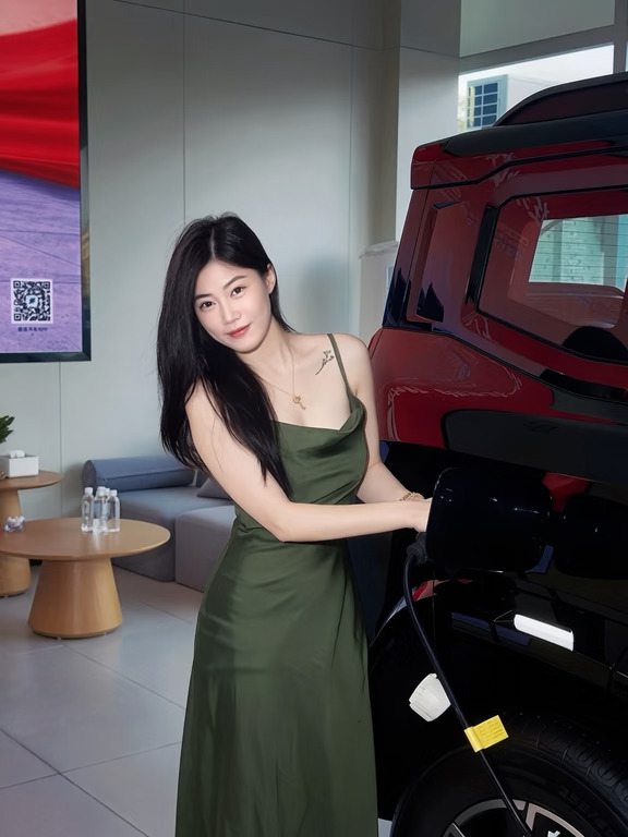 走心生活感
终于懂女生为什么会爱上硬派SUV🌿
不被风格定义，可温柔，可飒爽
捷途旅行者7 C‑DM
方盒子外观真的越看越上头
可通勤穿梭城市，也可以随时出发去露营
大空间后备箱，装载所有生活热爱
混动省油，没有续航焦虑
女孩子，也可以拥有属于自己的越野浪漫🚗
	
#适合女生开的车 #捷途旅行者 #硬派混动SUV #汕头买车#带你懂车#捷途汽车