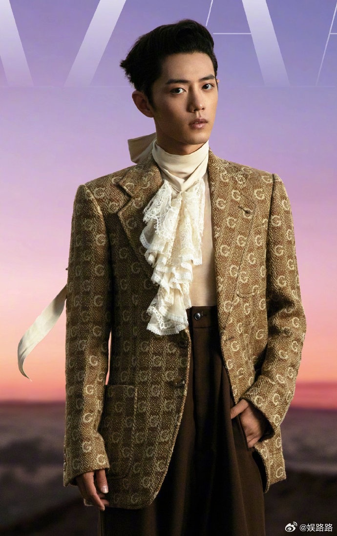 网传肖战将搭档国际超模孙菲菲，登封《VOGUE China》2026年十月“银十”刊封面。目前该消息仅为时尚博主爆料，杂志方与双方团队均未正式官宣。“银十”的含金量时尚圈“金九银十”是一年中分量最重的